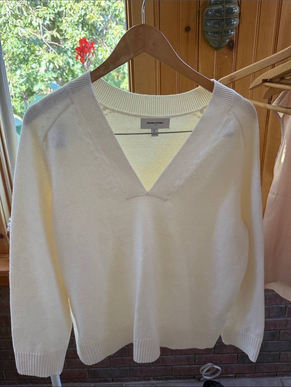 Banana Republic Ivory V-Neck Sweater - Classic Knit